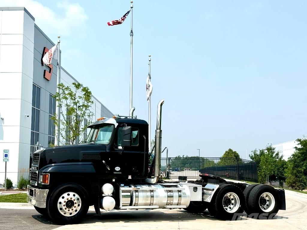 Mack Pinnacle Тягачі