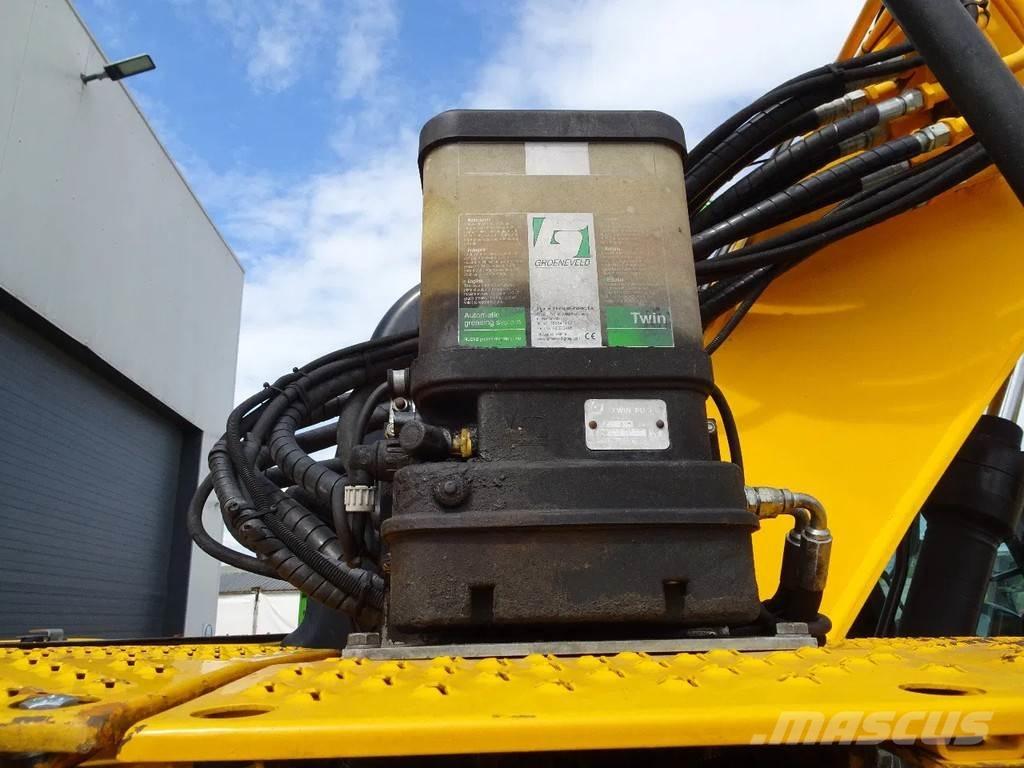JCB JZ140 Гусеничні екскаватори