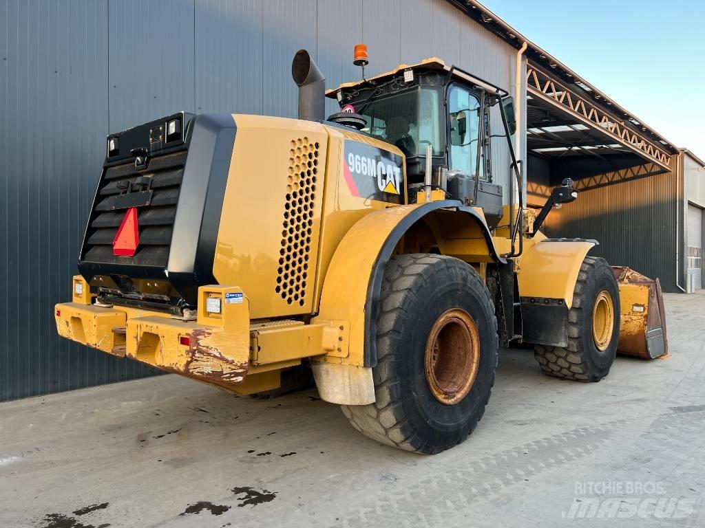 CAT 966M Фронтальні навантажувачі