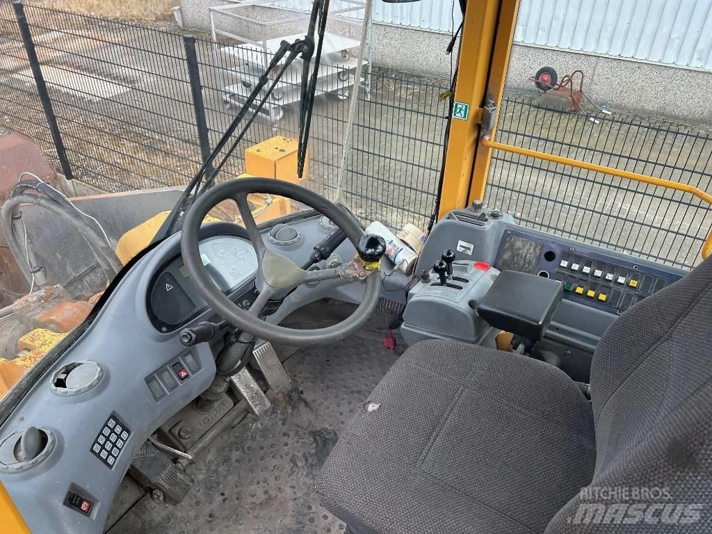 Volvo L 220 E Фронтальні навантажувачі