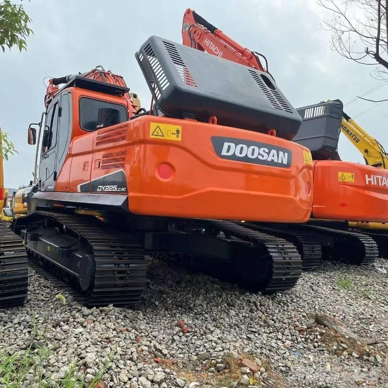 Doosan DX 225 Гусеничні екскаватори