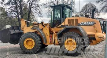 CASE 821 E Фронтальні навантажувачі