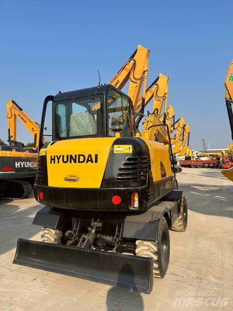 Hyundai Hyundai60W-7 Колісні екскаватори