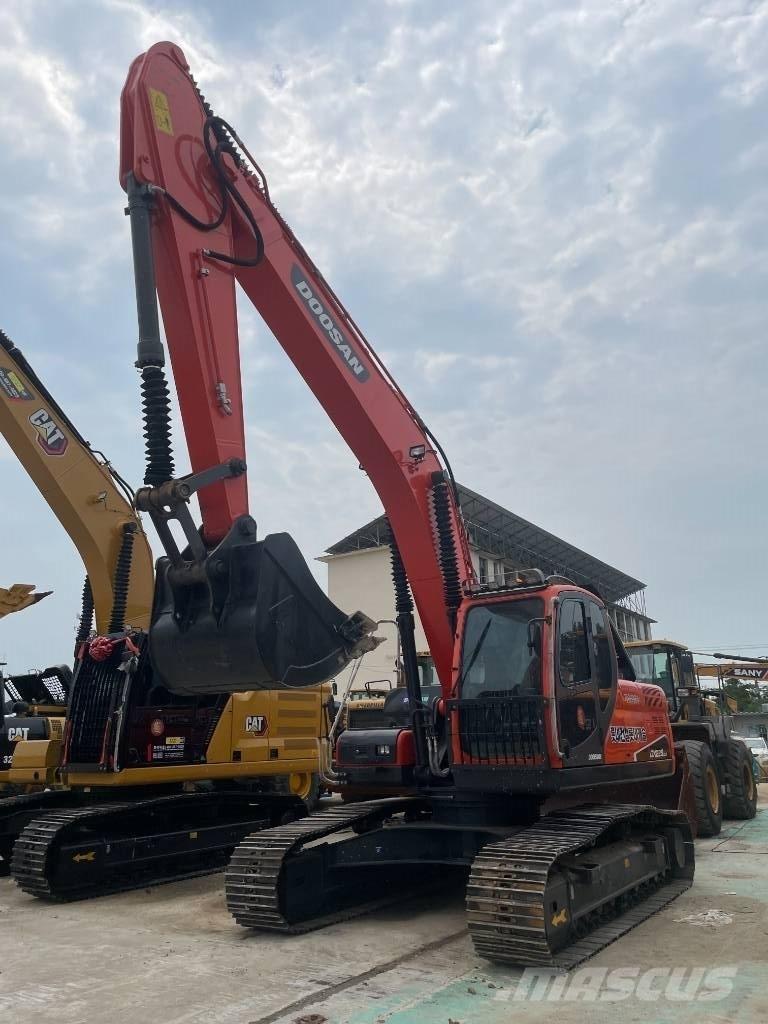 Doosan DX 225 LCA Гусеничні екскаватори