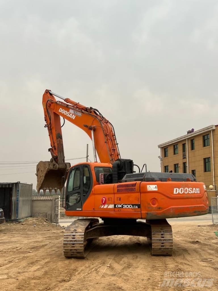 Doosan DX300LCA Гусеничні екскаватори