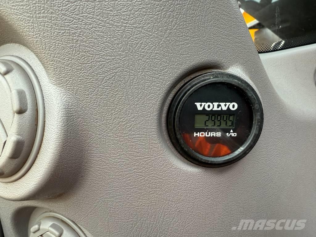 Volvo EC 250 EL Гусеничні екскаватори