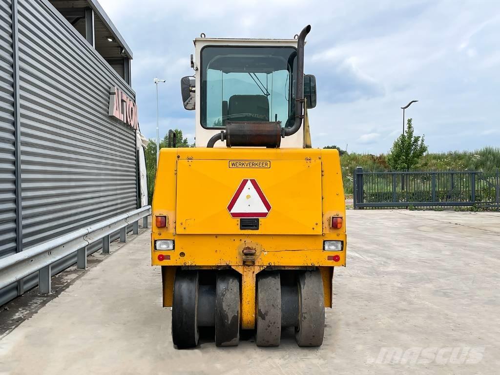 Dynapac CP 142 Пневматичні катки