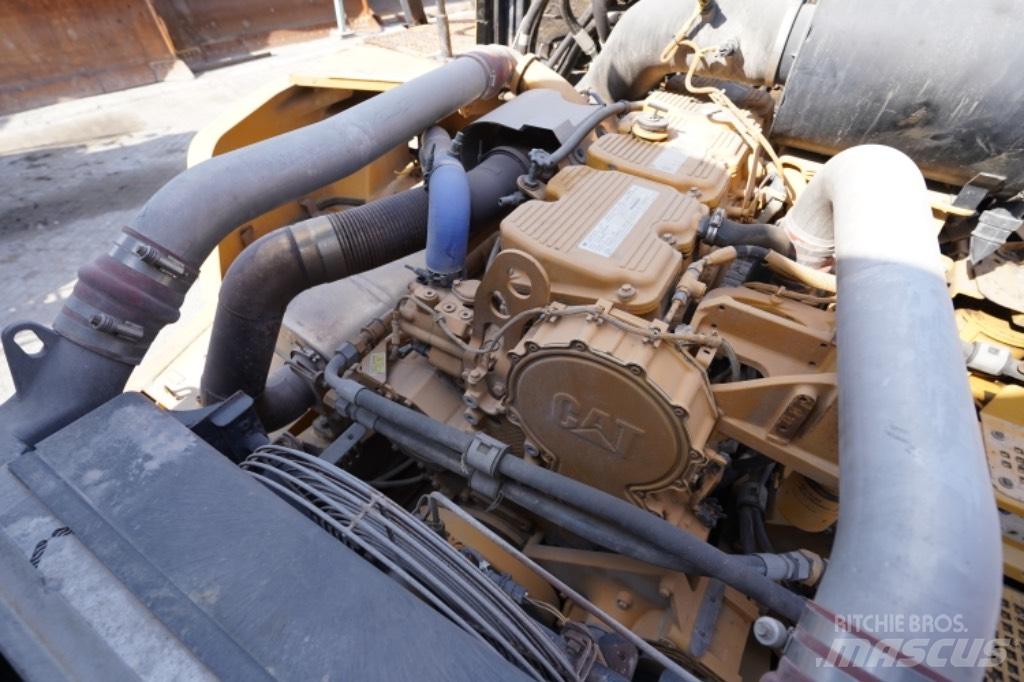 CAT 740 B Зчленовані самоскиди