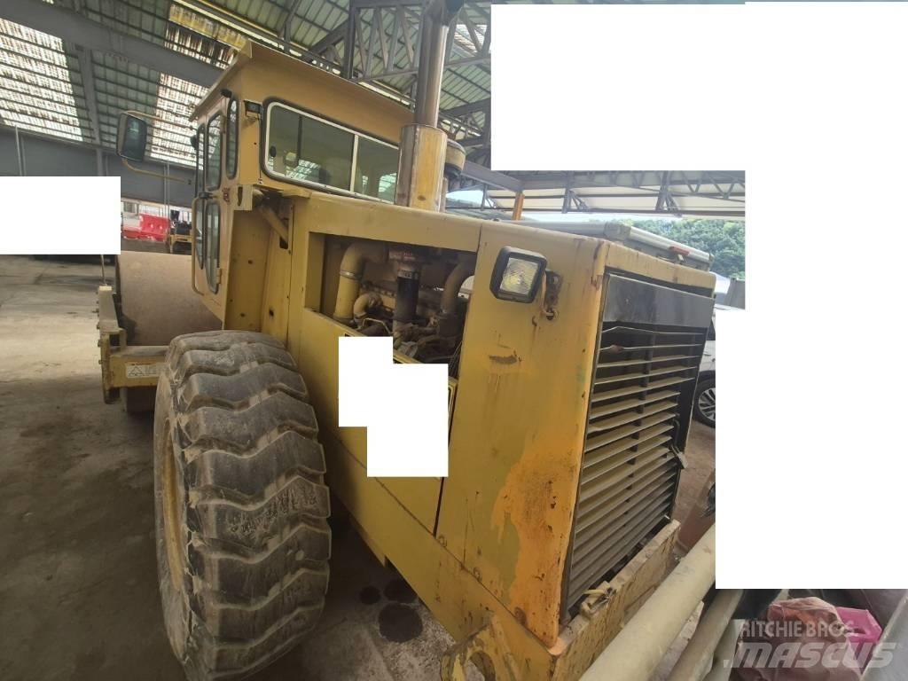 CAT CS 563 Котки тротуарні