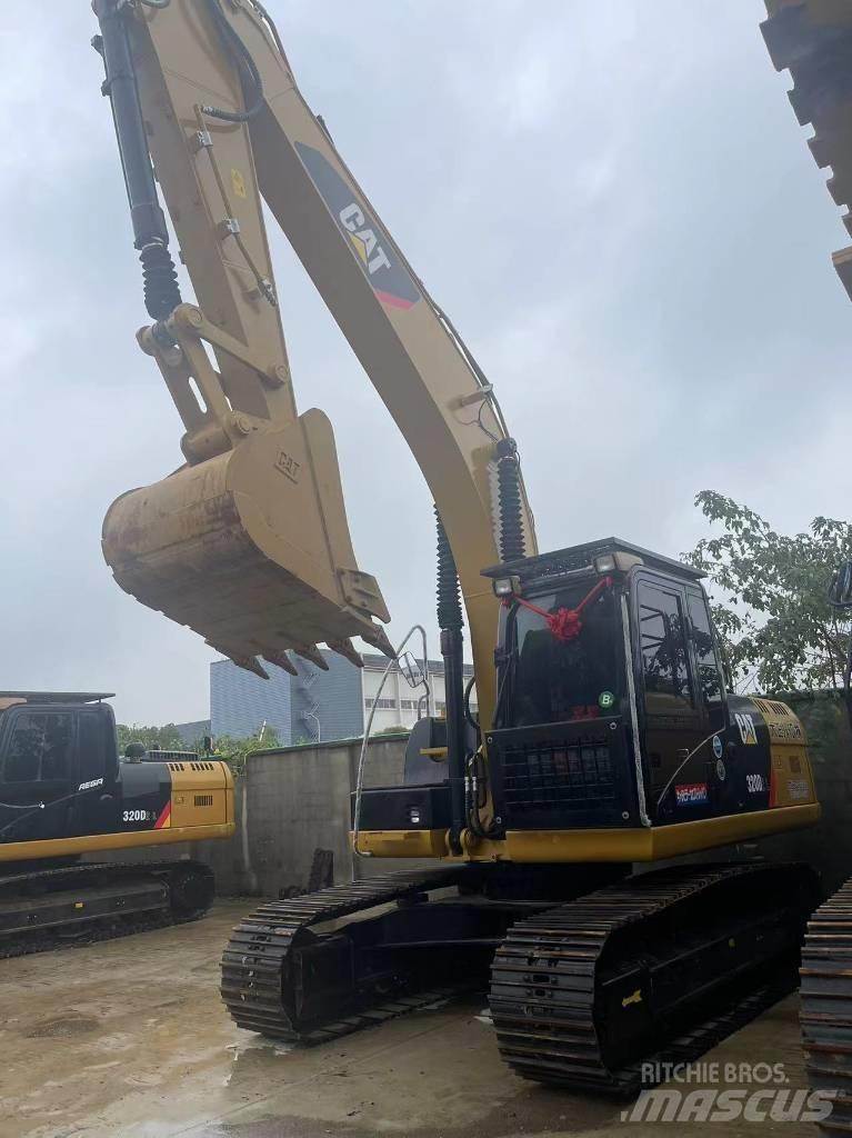 CAT 320 D Гусеничні екскаватори