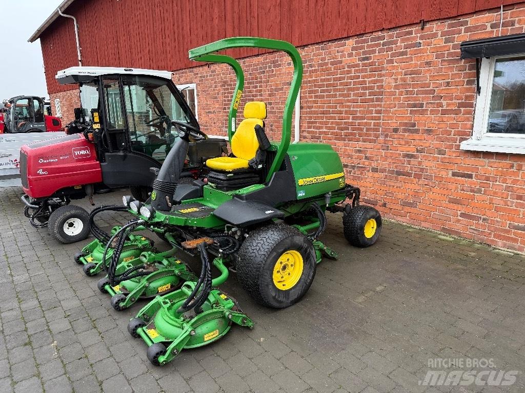 John Deere 8800 Самохідні газонокосарки