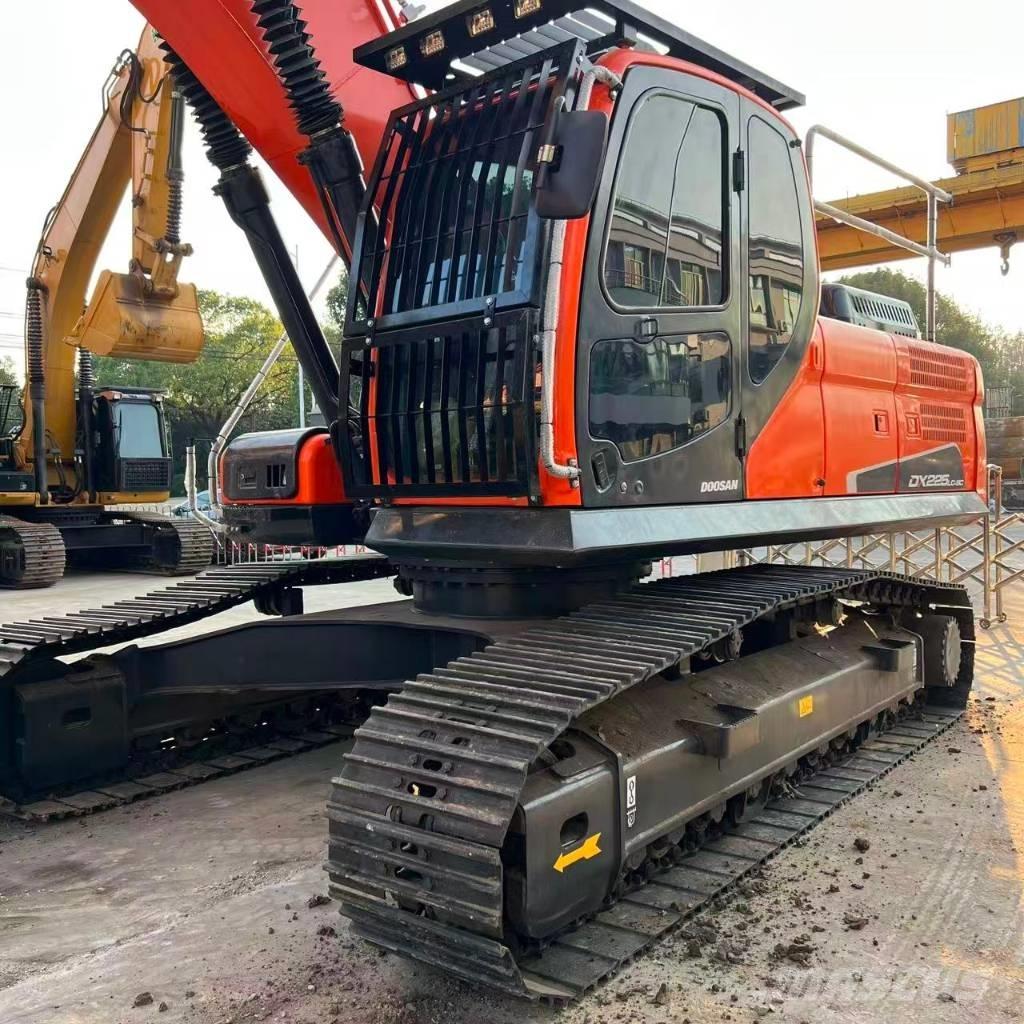 Doosan DX225LC-9C Гусеничні екскаватори