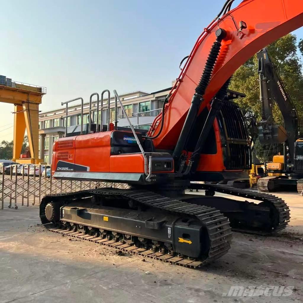 Doosan DX225LC-9C Гусеничні екскаватори
