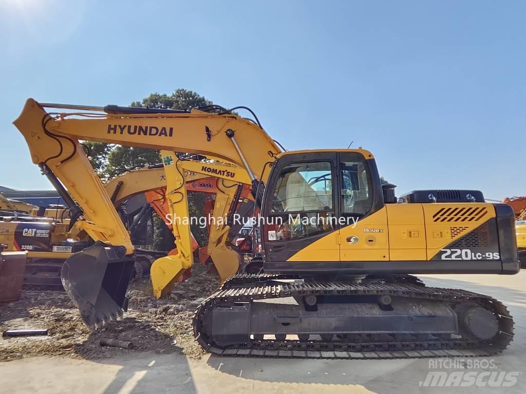 Hyundai 220 Гусеничні екскаватори