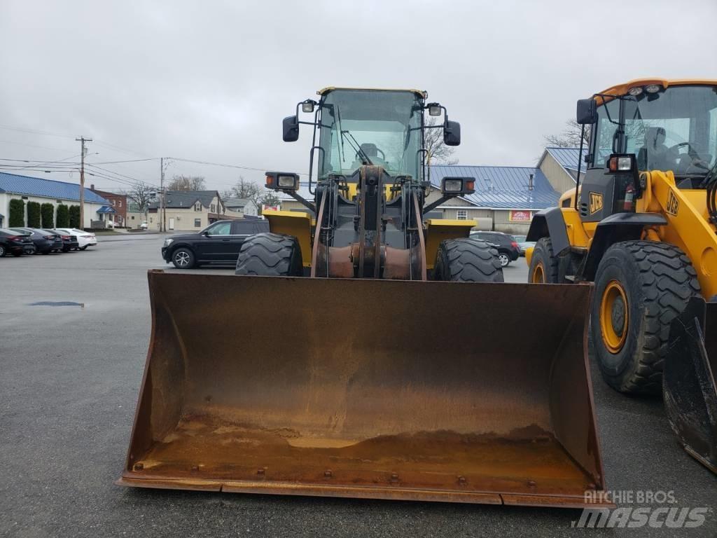 Komatsu WA 200 Фронтальні навантажувачі