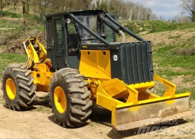 John Deere 640 Трельовочні трактора