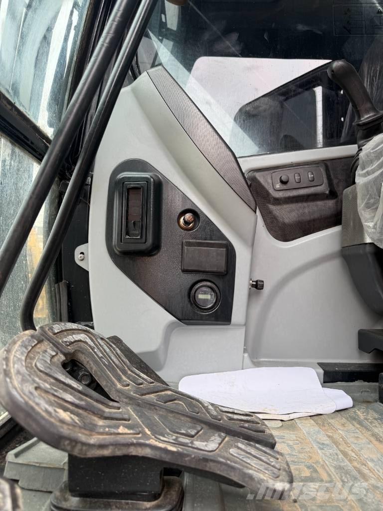 Hyundai HX 220 Гусеничні екскаватори