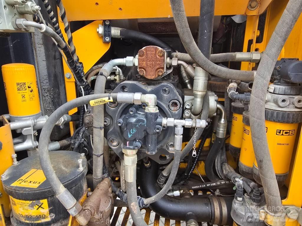 JCB JS 220 N LC Гусеничні екскаватори