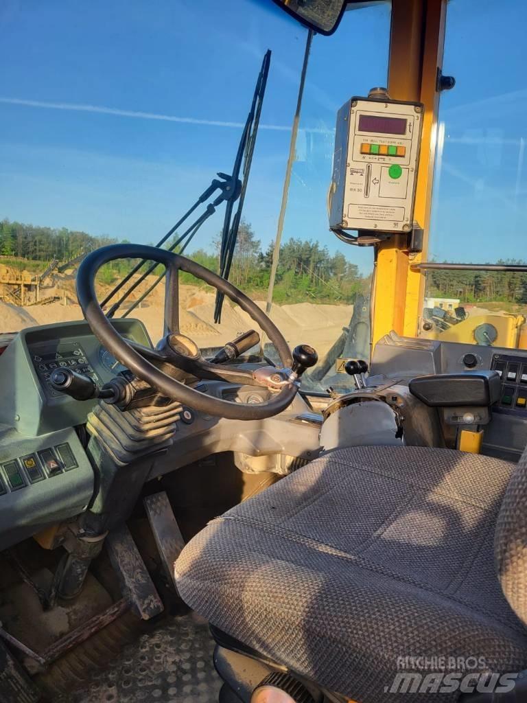 Volvo L180C Фронтальні навантажувачі