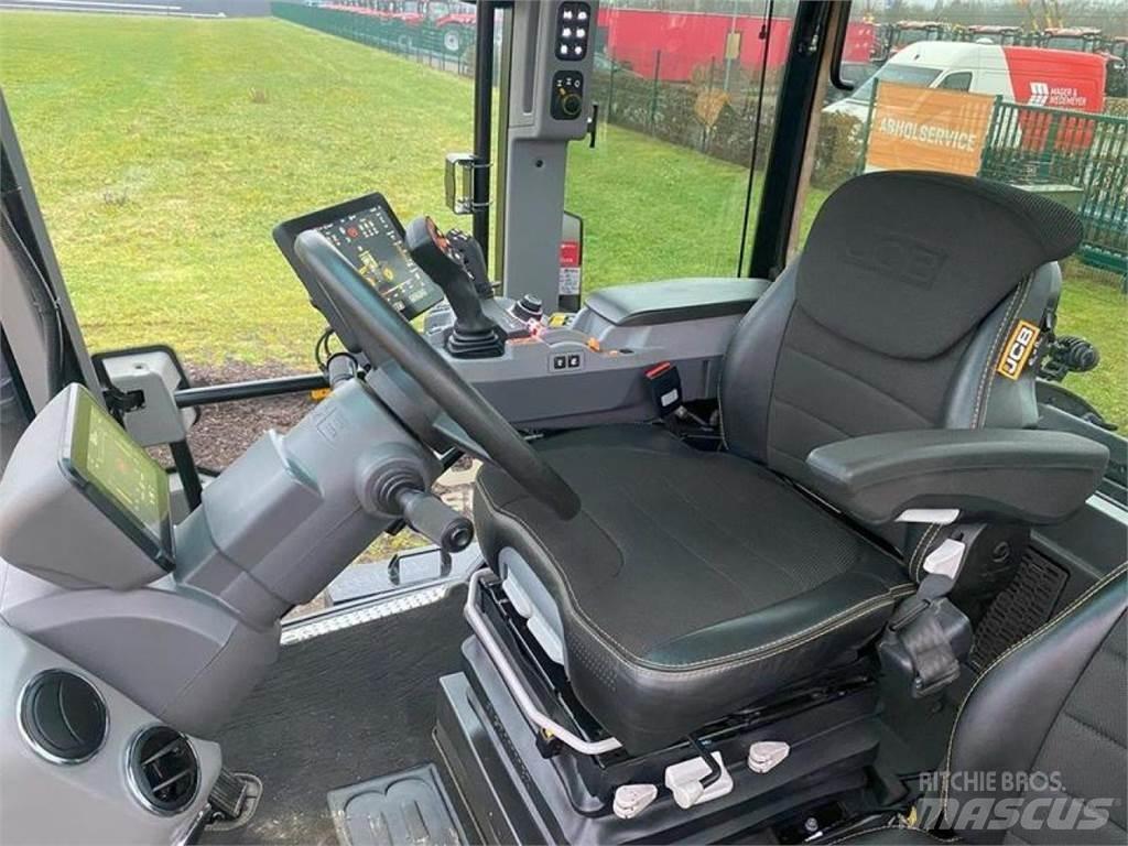 JCB 4220 ICON Трактори
