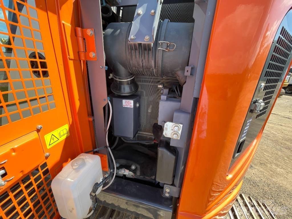 Hitachi ZX 135 US-6 Гусеничні екскаватори