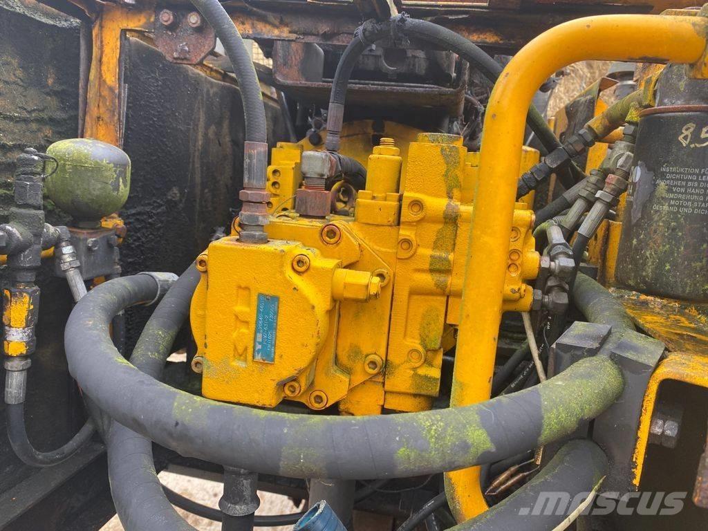 JCB JS 130 Гусеничні екскаватори