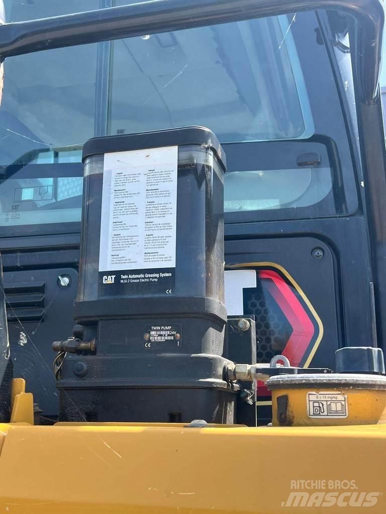 CAT 730 Кар`єрні самоскиди