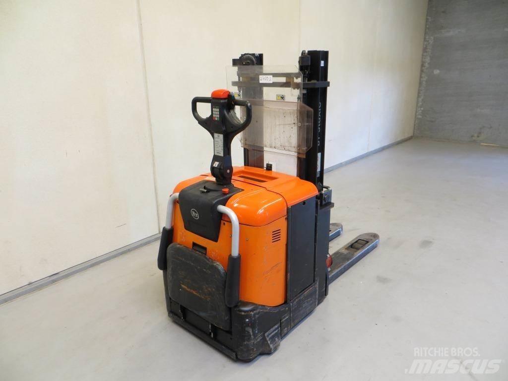 BT SPE125 Самохідні електроштабелери