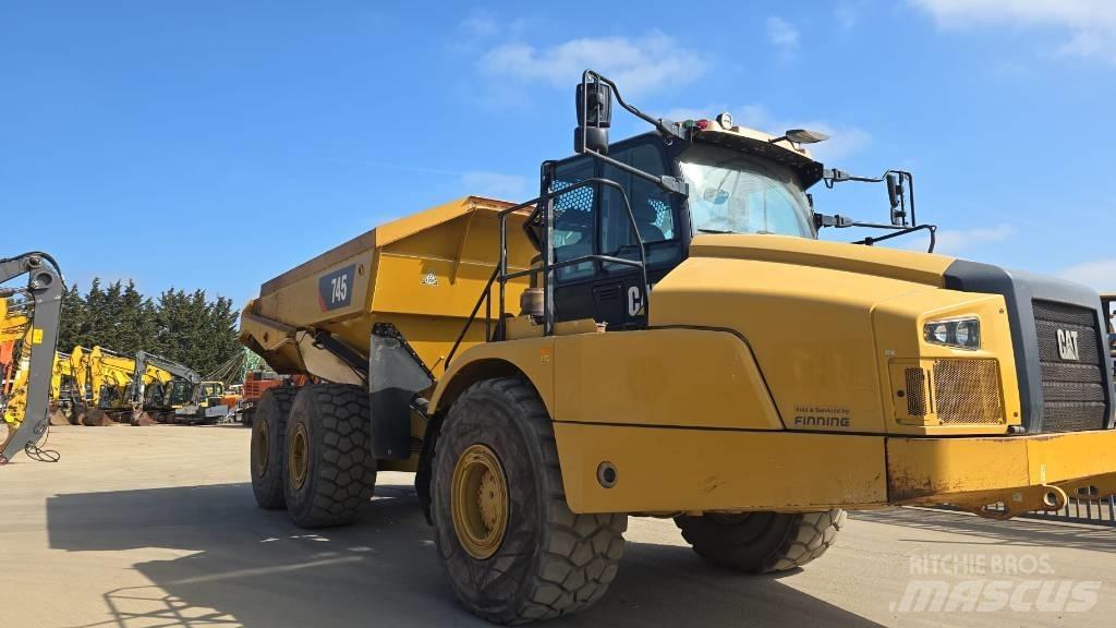 CAT 745 Зчленовані самоскиди