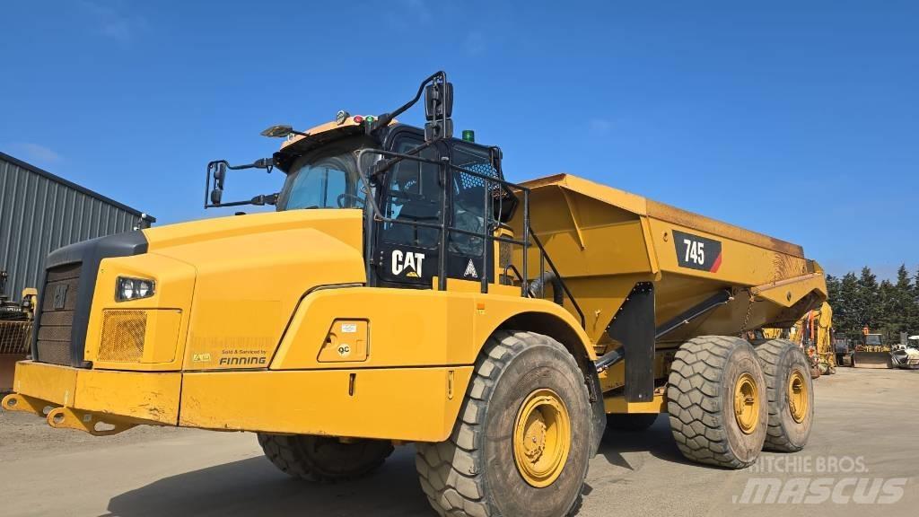 CAT 745 Зчленовані самоскиди
