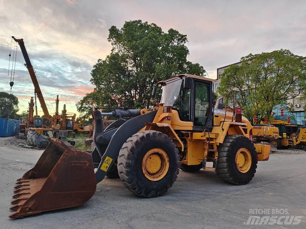 Volvo L 120 Фронтальні навантажувачі