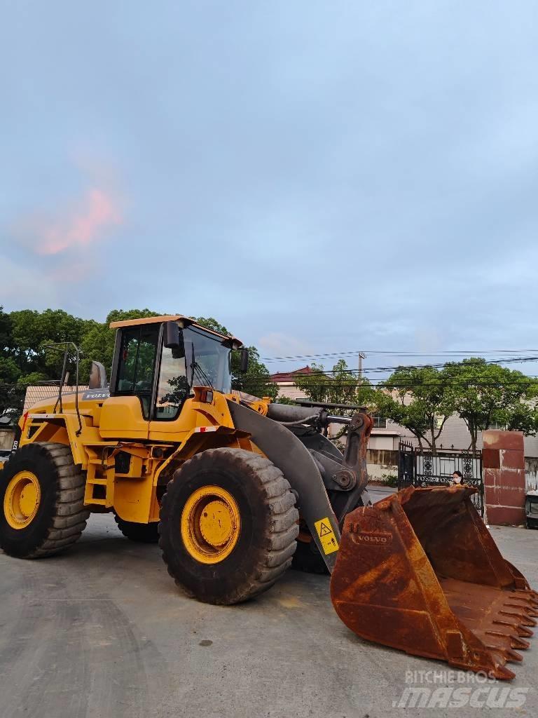 Volvo L 120 Фронтальні навантажувачі
