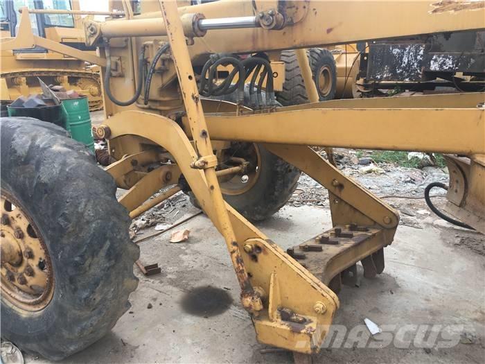 Komatsu GD 623 A Грейдери