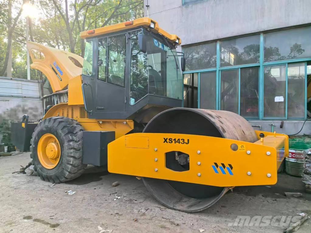 XCMG 142J Грунтові котки
