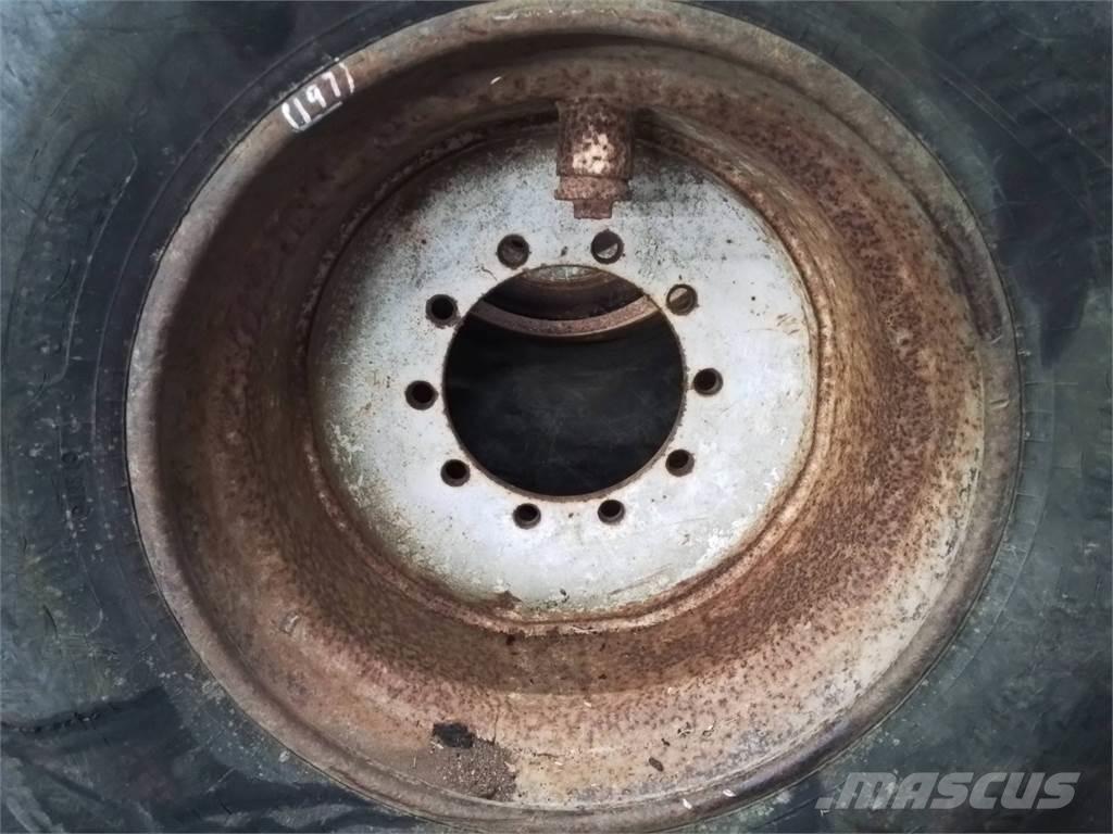 Valmet 836 20x26,5 Шини