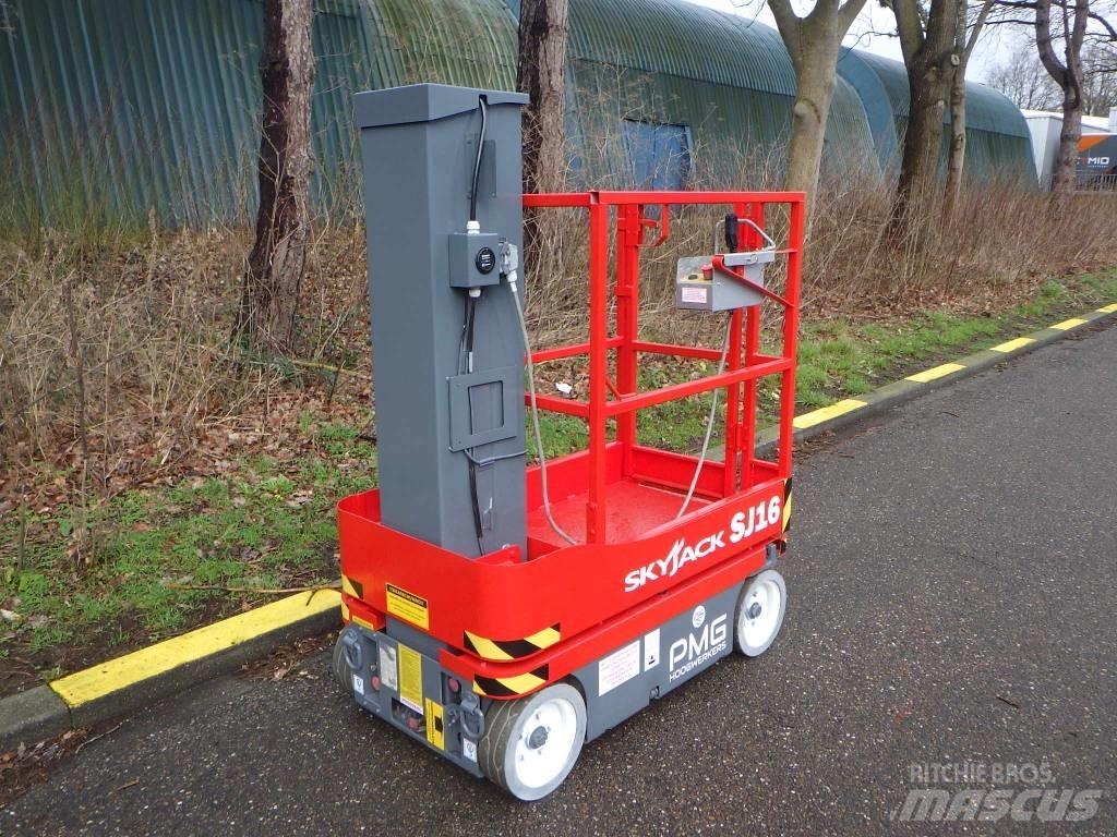 SkyJack SJ16 Вертикальні щоглові підйомники