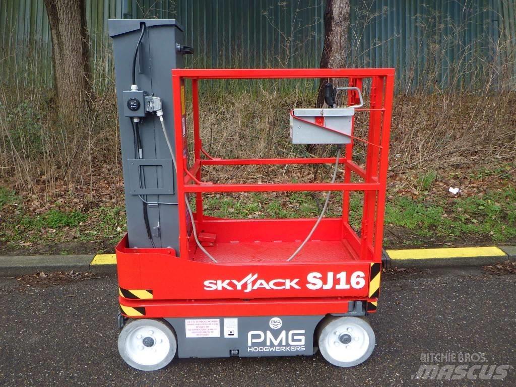 SkyJack SJ16 Вертикальні щоглові підйомники
