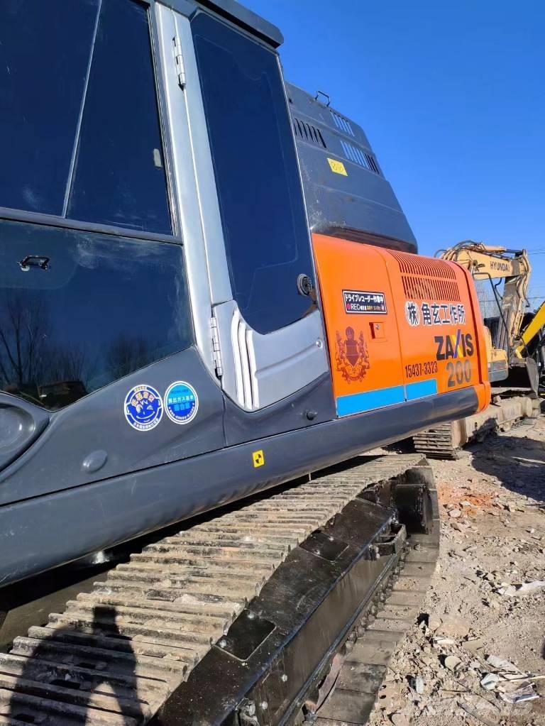 Hitachi ZX 200 Гусеничні екскаватори