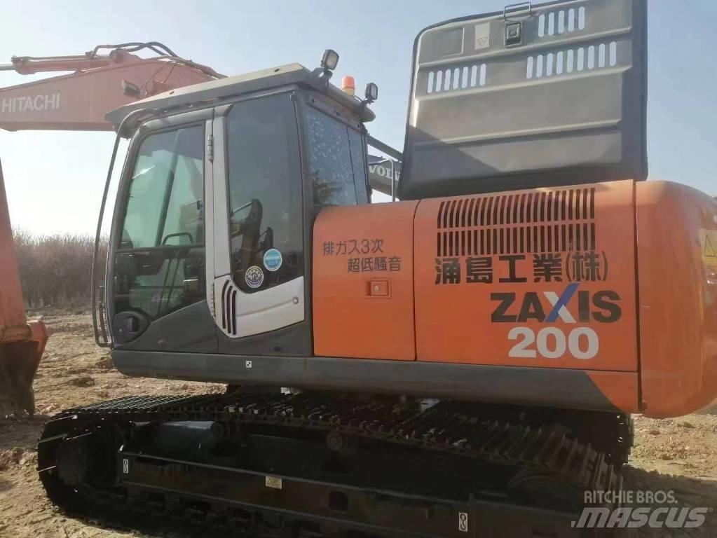 Hitachi ZX 200 Гусеничні екскаватори