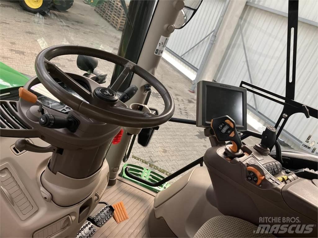 John Deere 6215R Трактори