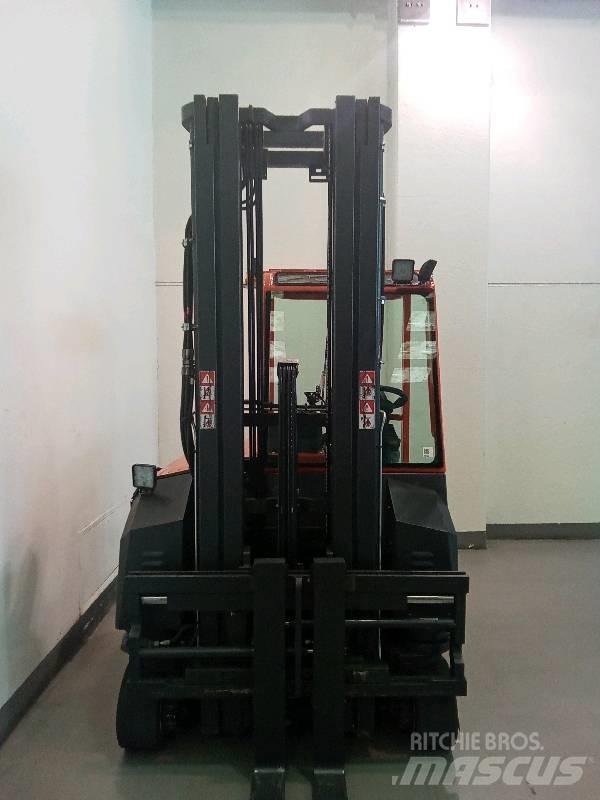 Combilift C 3000CBE Електронавантажувачі