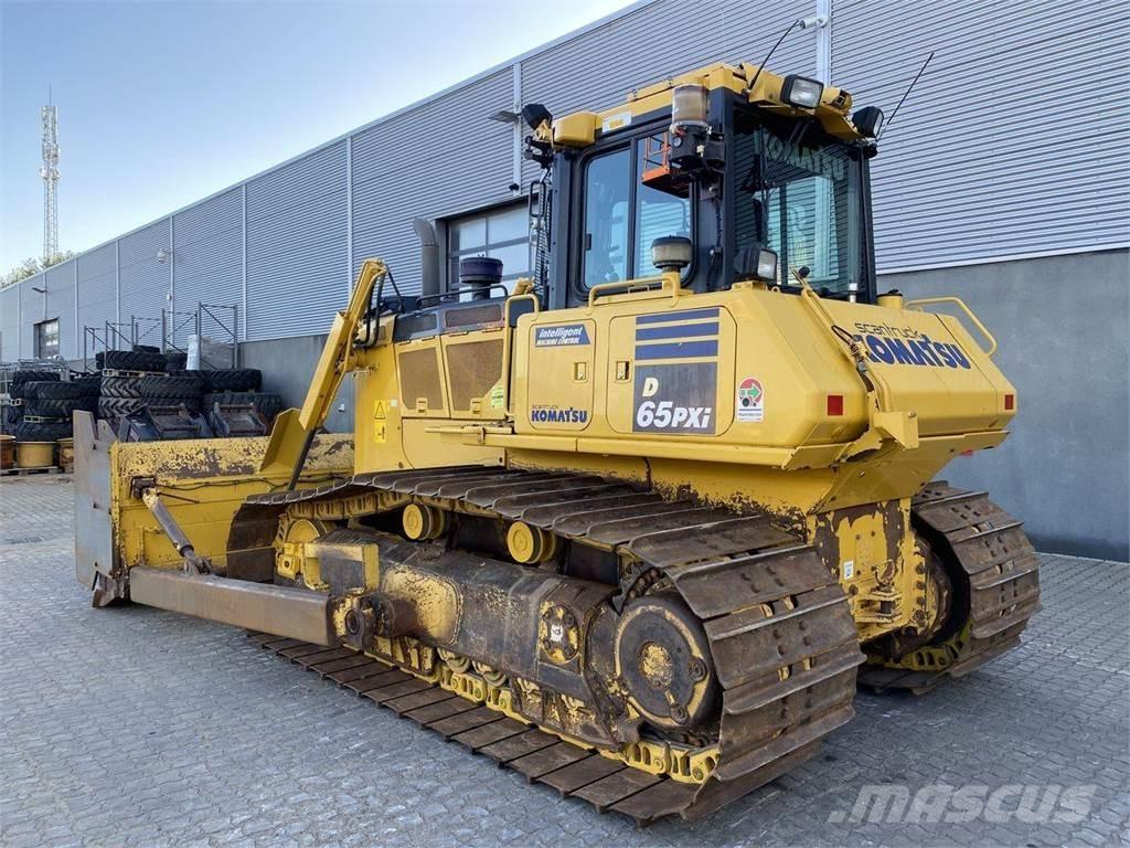 Komatsu D65PXI-18 Гусеничні бульдозери
