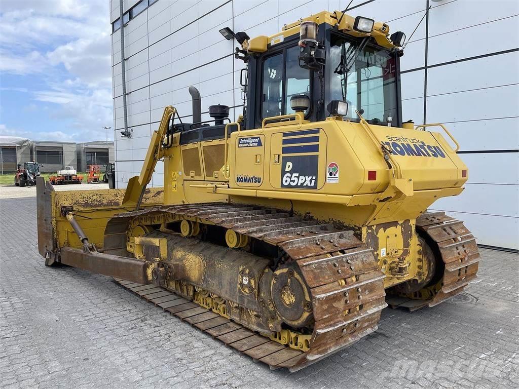Komatsu D65PXI-18 Гусеничні бульдозери