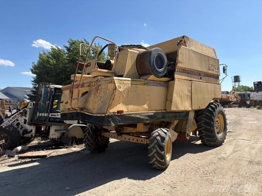 New Holland TF 42 Зернозбиральні комбайни
