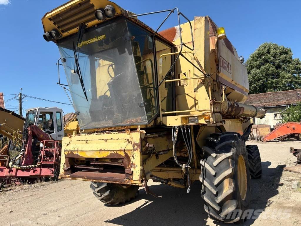 New Holland TF 44 Зернозбиральні комбайни
