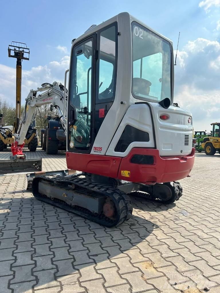 Takeuchi TB 225 Міні-екскаватори < 7т