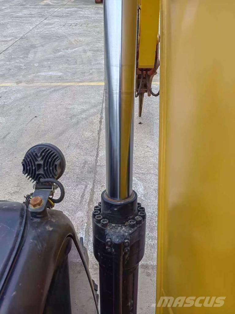 CAT CAT 323GX Гусеничні екскаватори