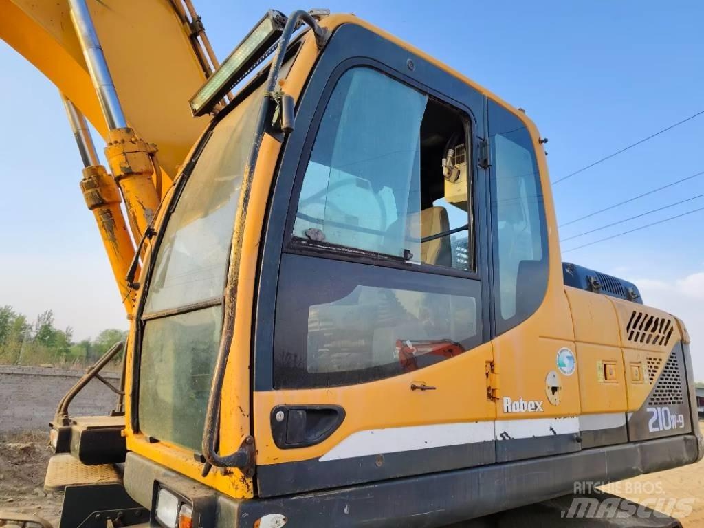 Hyundai R210W-9 Колісні екскаватори