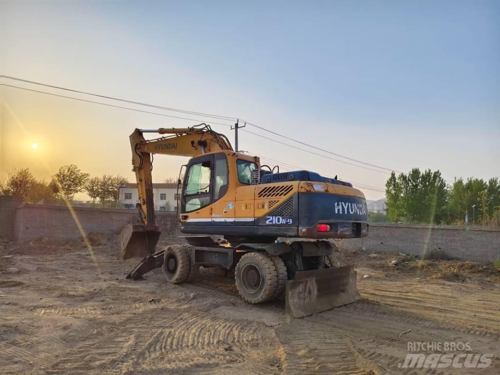 Hyundai R210W-9 Колісні екскаватори