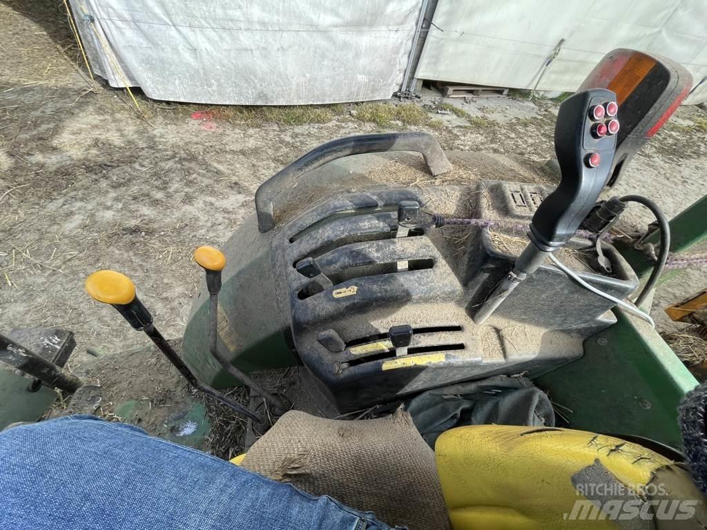 John Deere 5215 Трактори